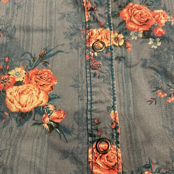 Legacy Falls snap top size medium 3/4 Sleeve Floral Denim Blouse - Picture 3 of 6